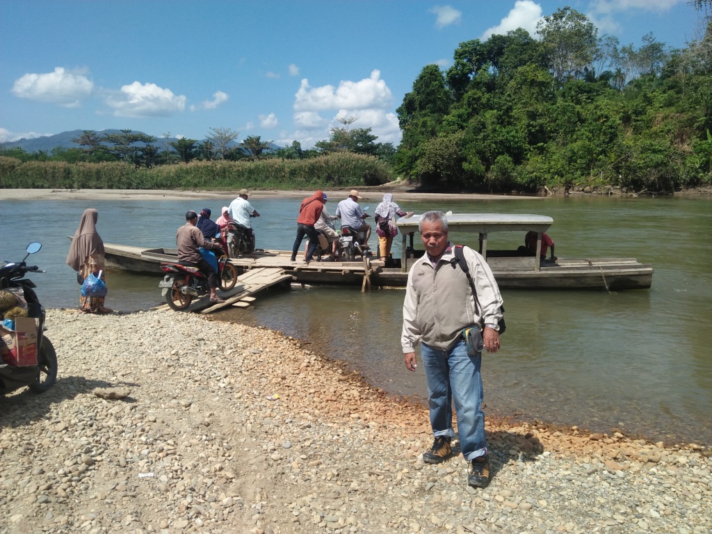 Sungai sebagai jalur transportasi dan lokasi wisata